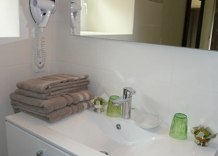 فندق Domaine De Janis & Le Vigan (Lot)